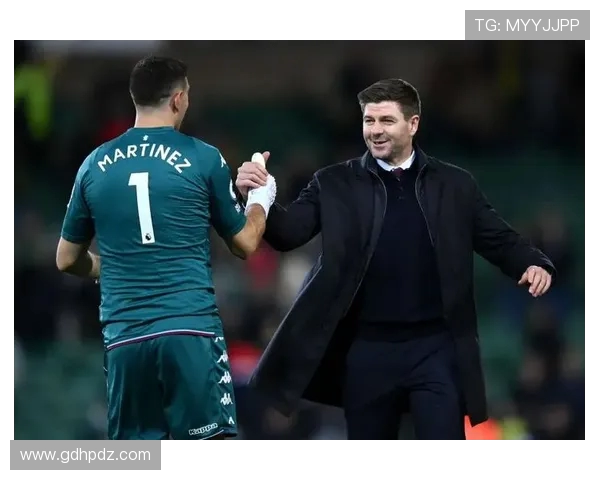 西媒称杰拉德马丁右手骨折将返回巴塞罗那接受手术治疗